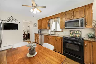 10 Bellevue Ave, North Providence, RI 02911 - Photo 21