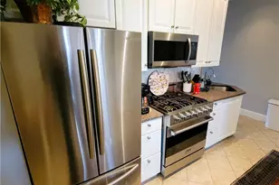 92 Pelham St, Newport, RI 02840 - Photo 11