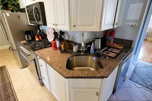 92 Pelham St, Newport, RI 02840 - Photo 9