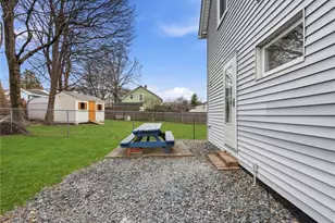 128 Cleveland St, Woonsocket, RI 02895 - Photo 17