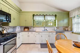 228 Rodman St, South Kingstown, RI 02879 - Photo 17