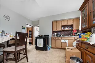 518 Lonsdale Ave, Pawtucket, RI 02863 - Photo 15