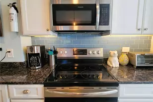 18 Palmer St, Newport, RI 02840 - Photo 5