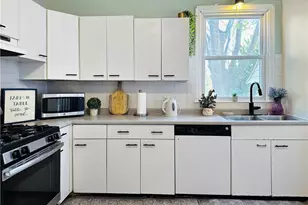 18 Adelphi Ave, Providence, RI 02906 - Photo 5