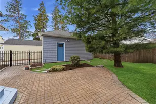 41 Whitcomb Rd, East Providence, RI 02915 - Photo 7