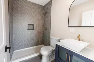 4 Clinton Ave, Newport, RI 02840 - Photo 15