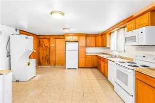 10 Potter Dr, Providence, RI 02907 - Photo 9