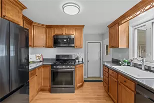 26 Ellison St, Cranston, RI 02920 - Photo 7