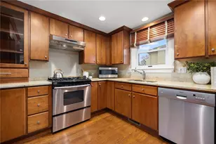 22 Miles Ave, Providence, RI 02906 - Photo 5