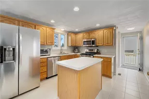75 MacBeth St, Cranston, RI 02920 - Photo 9