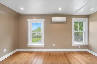 32 Richmond Street, Bristol, RI 02809 - Photo 9