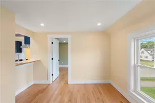 32 Richmond St, Bristol, RI 02809 - Photo 13