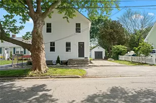 32 Richmond St, Bristol, RI 02809 - Photo 3