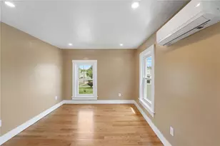 32 Richmond St, Bristol, RI 02809 - Photo 11