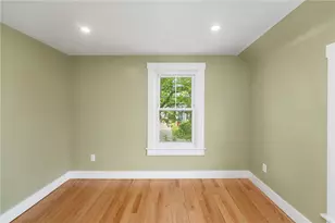 32 Richmond St, Bristol, RI 02809 - Photo 15