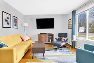 32 Hamlin Ave, Warwick, RI 02889 - Photo 3