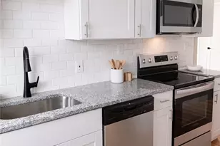 308 State St, Bristol, RI 02809 - Photo 5