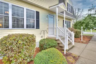 25 Hyde Ave, Pawtucket, RI 02861 - Photo 1