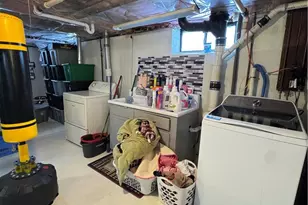 4 Dunbar St, Providence, RI 02909 - Photo 25