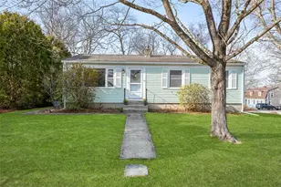 32 Overhill Rd, Warren, RI 02885 - Photo 1