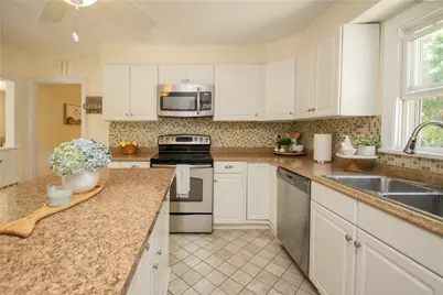 23 Sherwood Road, Middletown, RI 02842 - Photo 5