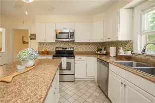 23 Sherwood Rd, Middletown, RI 02842 - Photo 5