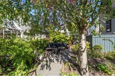 16 Bridge Street, Newport, RI 02840 - Photo 7