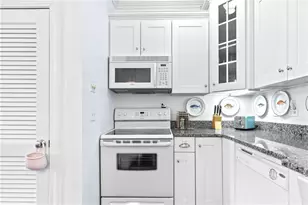 97 Narragansett Ave, Newport, RI 02840 - Photo 9