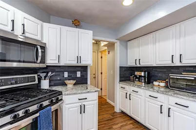 195 Oakland Beach Avenue, Warwick, RI 02889 - Photo 17
