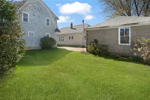 89 Burnside St, Cranston, RI 02910 - Photo 33