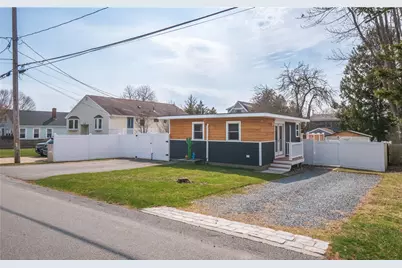 100 Renfrew Avenue, Middletown, RI 02842 - Photo 1