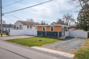 100 Renfrew Ave, Middletown, RI 02842 - Photo 1