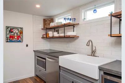 100 Renfrew Avenue, Middletown, RI 02842 - Photo 11
