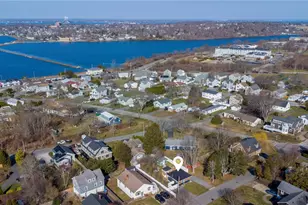 100 Renfrew Ave, Middletown, RI 02842 - Photo 31