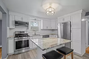 111 Verndale St, Warwick, RI 02889 - Photo 9