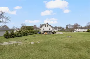 93 Harding St, West Warwick, RI 02893 - Photo 5