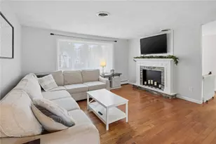 48 Roger Williams Dr, Johnston, RI 02919 - Photo 19