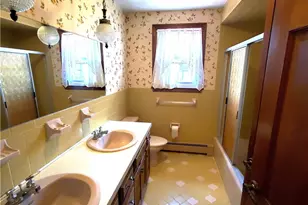 34 Cross St, Lincoln, RI 02838 - Photo 17
