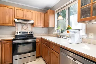 34 Gentian Dr, South Kingstown, RI 02879 - Photo 25