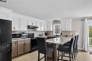 22 Connecticut Ave, Middletown, RI 02842 - Photo 3