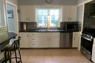 31 Elmcrest Ave, Providence, RI 02908 - Photo 17