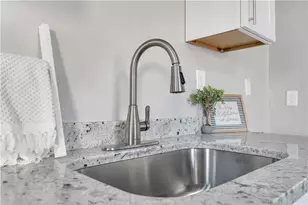 43 Jenkins St, Providence, RI 02906 - Photo 5