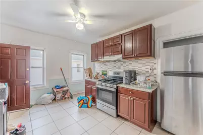 115 Hughes Avenue, Pawtucket, RI 02861 - Photo 37