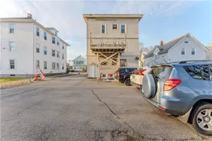 115 Hughes Ave, Pawtucket, RI 02861 - Photo 7