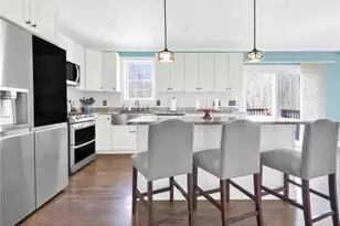 31 Plantation Dr, Tiverton, RI 02878 - Photo 3