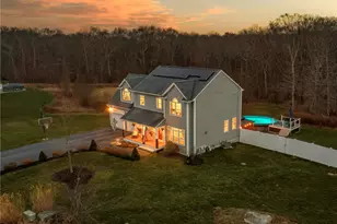 31 Plantation Dr, Tiverton, RI 02878 - Photo 1