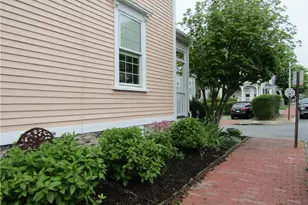 22 Mt Vernon St, Newport, RI 02840 - Photo 5