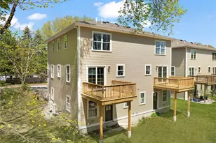40 Farnum Pike, Smithfield, RI 02917 - Photo 9