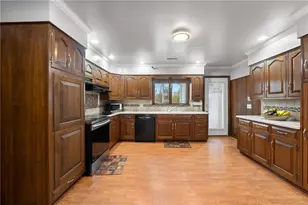 446 Budlong Rd, Cranston, RI 02920 - Photo 29