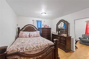 446 Budlong Rd, Cranston, RI 02920 - Photo 27